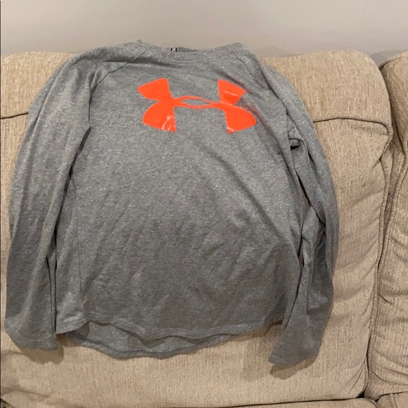 Under Armour Other - Girls Under Amour long sleeve shirt Under Armour Other - Girls Under Amour long sleeve shirt